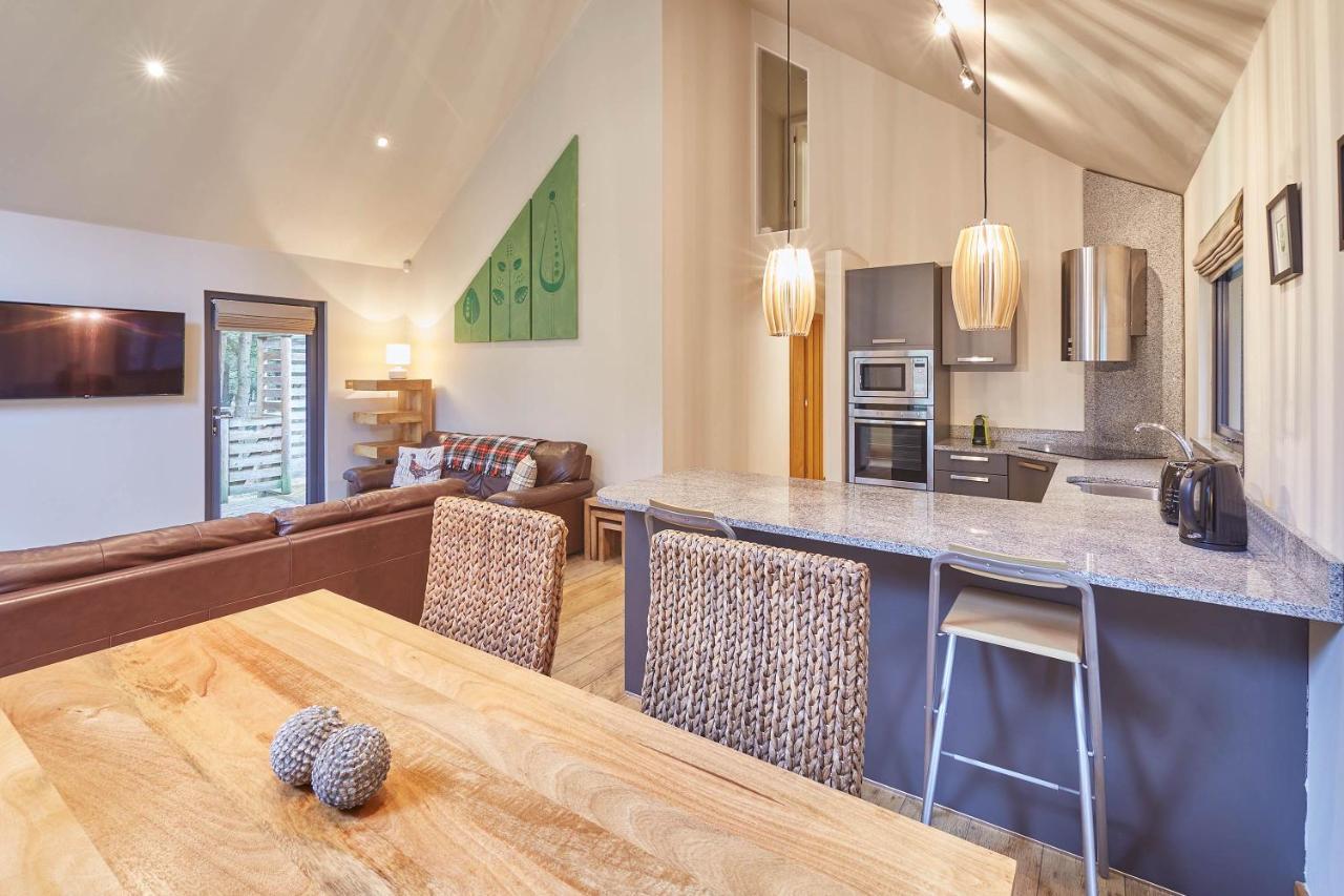 Host & Stay - Simon Howe Lodge Уитби Екстериор снимка