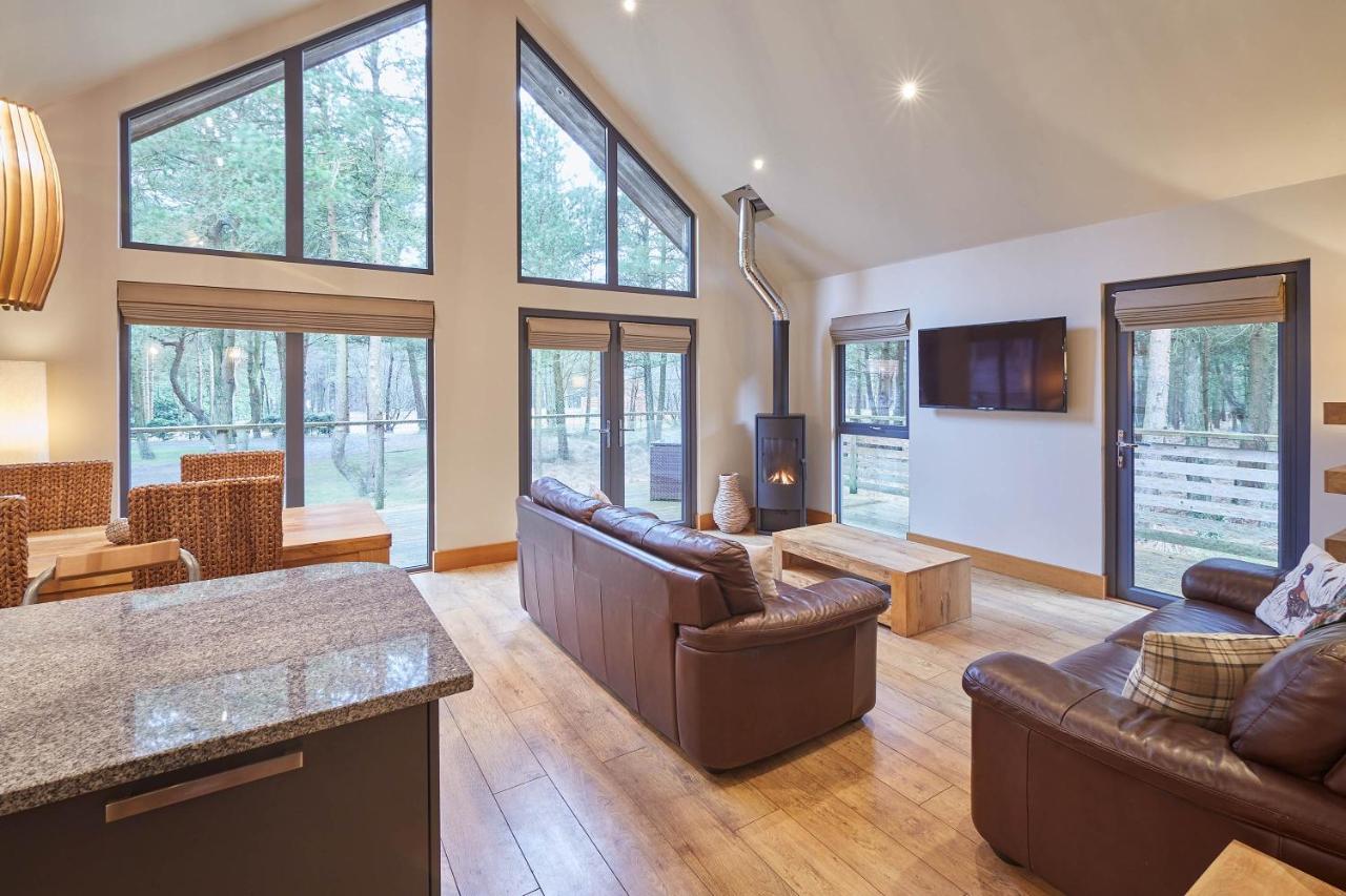 Host & Stay - Simon Howe Lodge Уитби Екстериор снимка